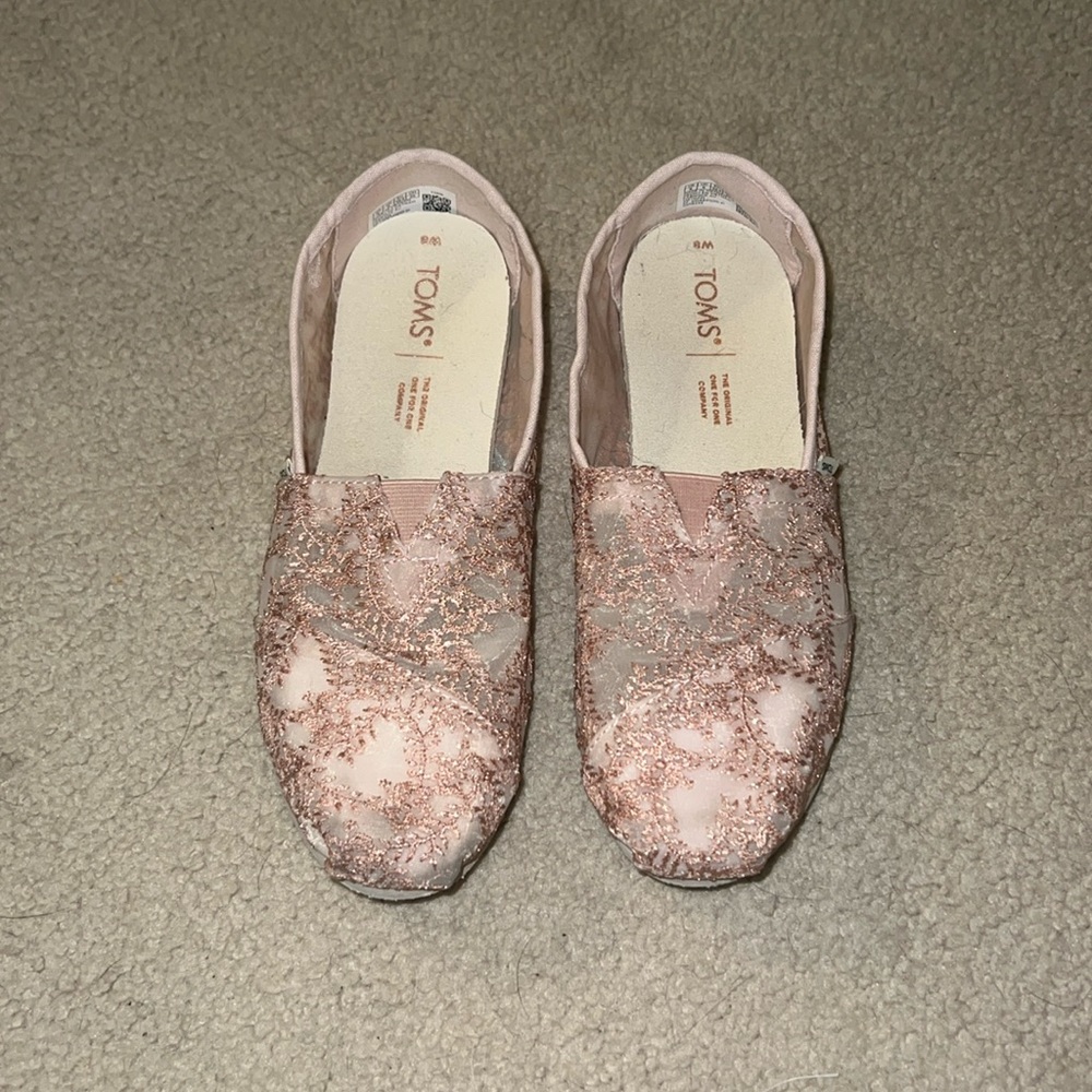 Sparkly pink lacy Toms